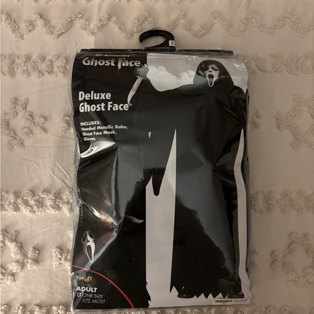 Spirit Deluxe Ghost Face Costume - Black and White